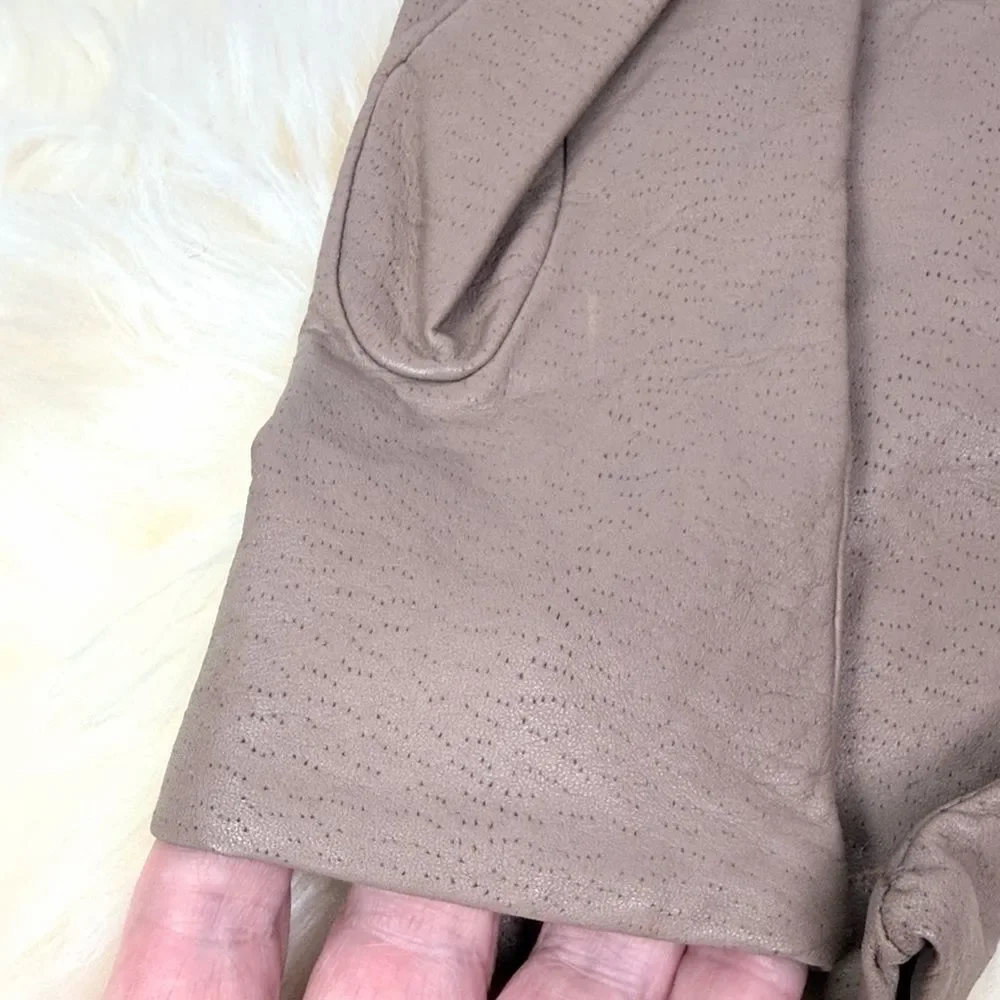 NWOT Fownes Taupe Gloves Perforated Leather Acrylic Lining size 6,5 Vintage
